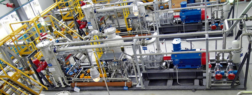 Booster compressor station of the hangar type